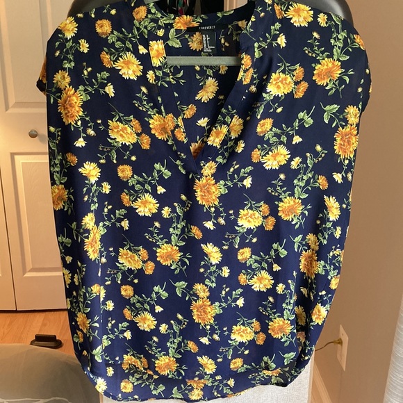 Forever 21 Floral Short Sleeved Blouse - Picture 2 of 4